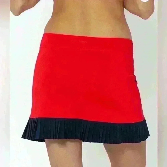 InPhorm NYC Kai Pleated tennis skort in poppy red and navy - Picture 6 of 11